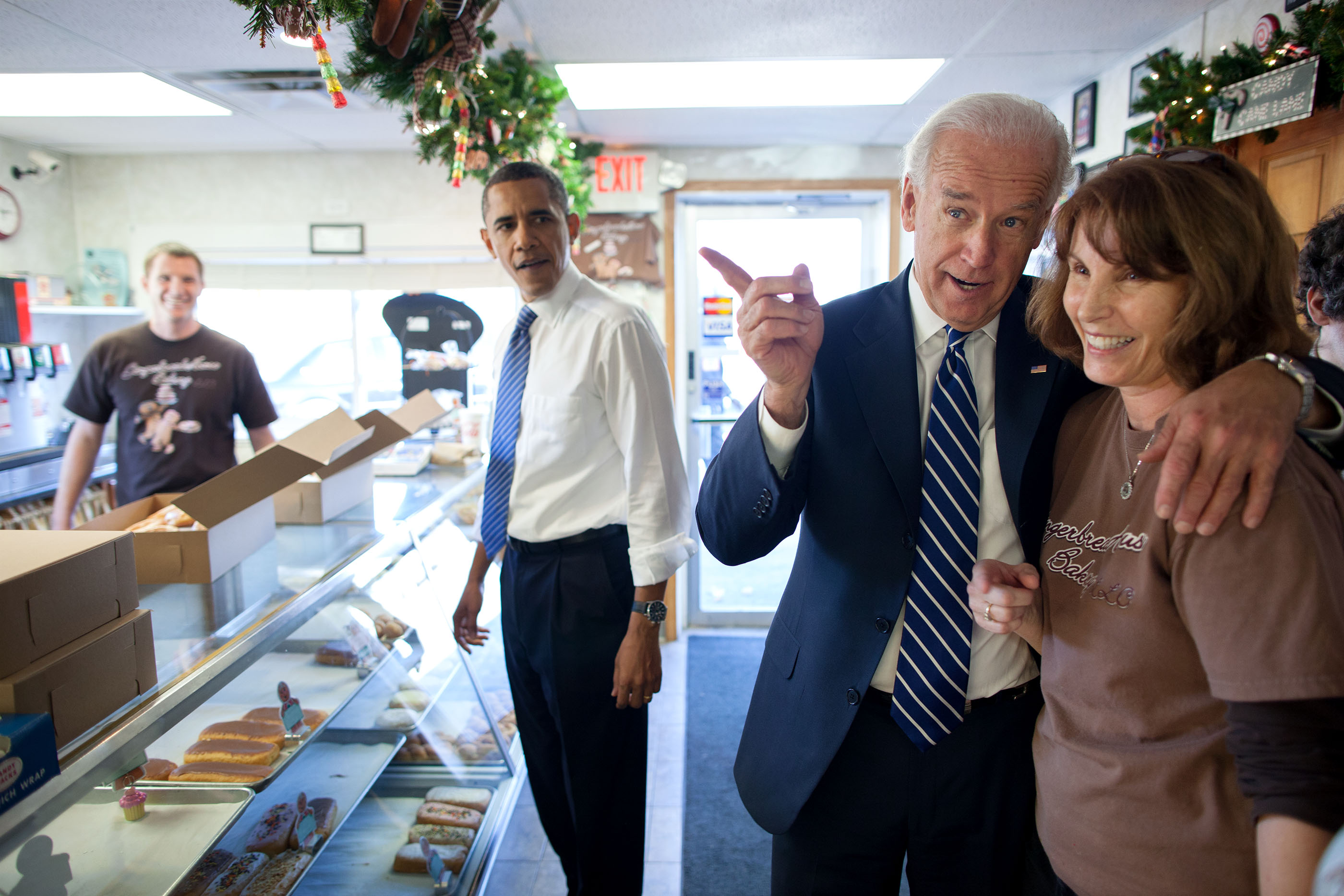 Indiana, Nov. 23, 2010. Dropping by the Gingerbread House Bakery in Kokomo with the Vice President. (Official White House Photo by Pete Souza)