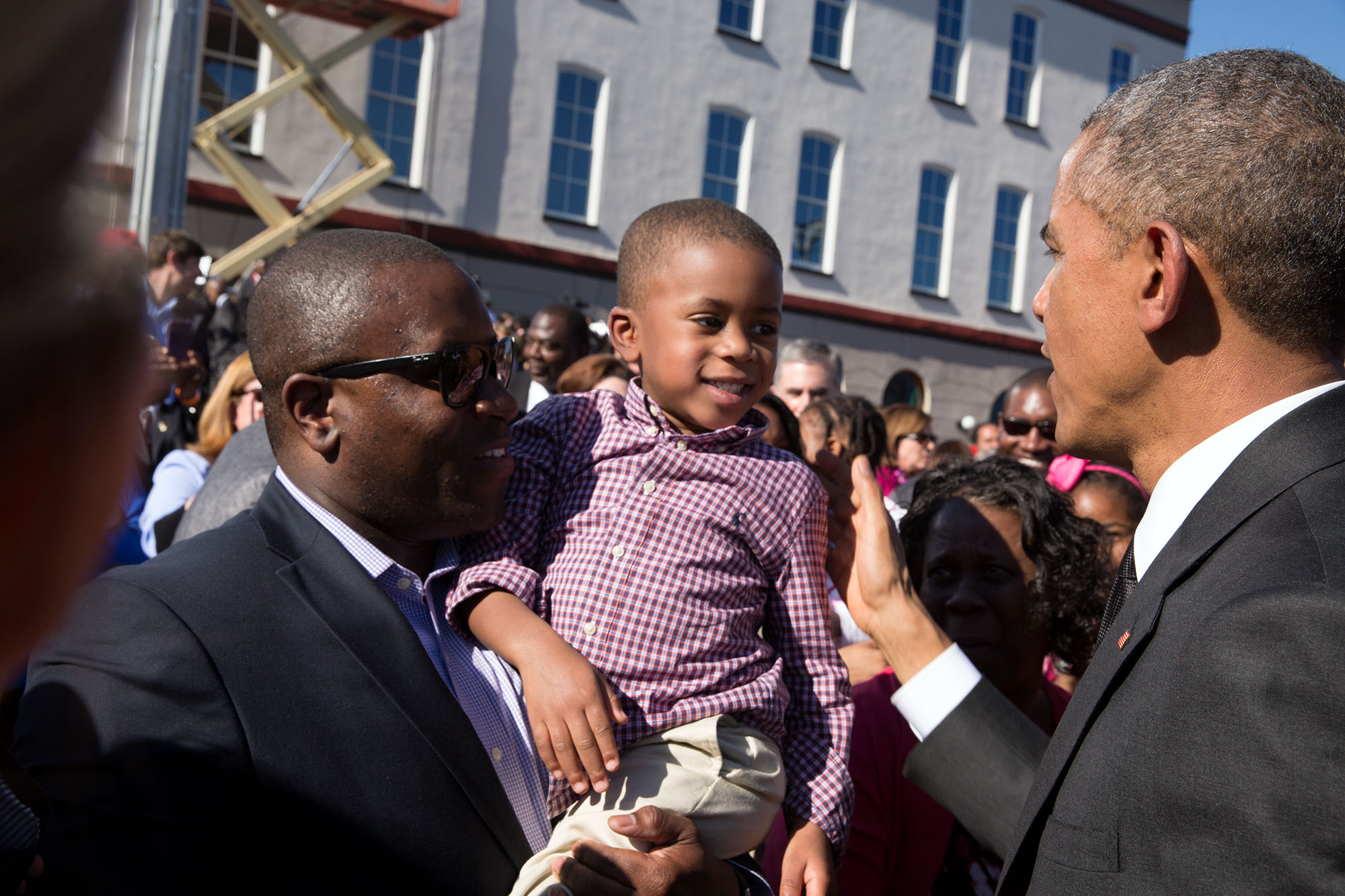 The President greets a youngster in the crowd. (Official White House Photo by Pete Souza)