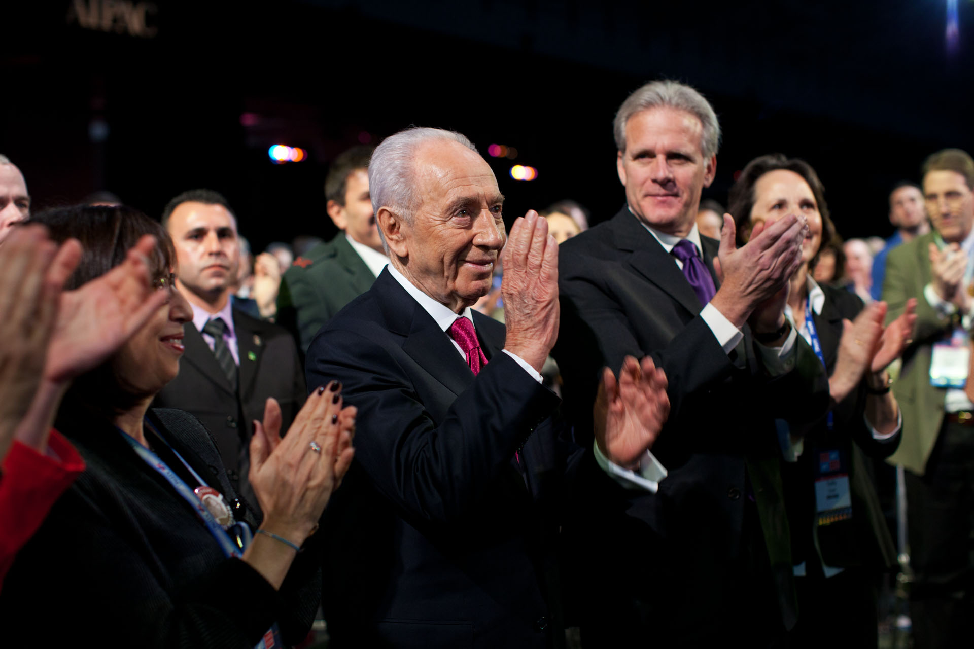 President of Israel Shimon Peres acknowledges recognition from President Barack Obama