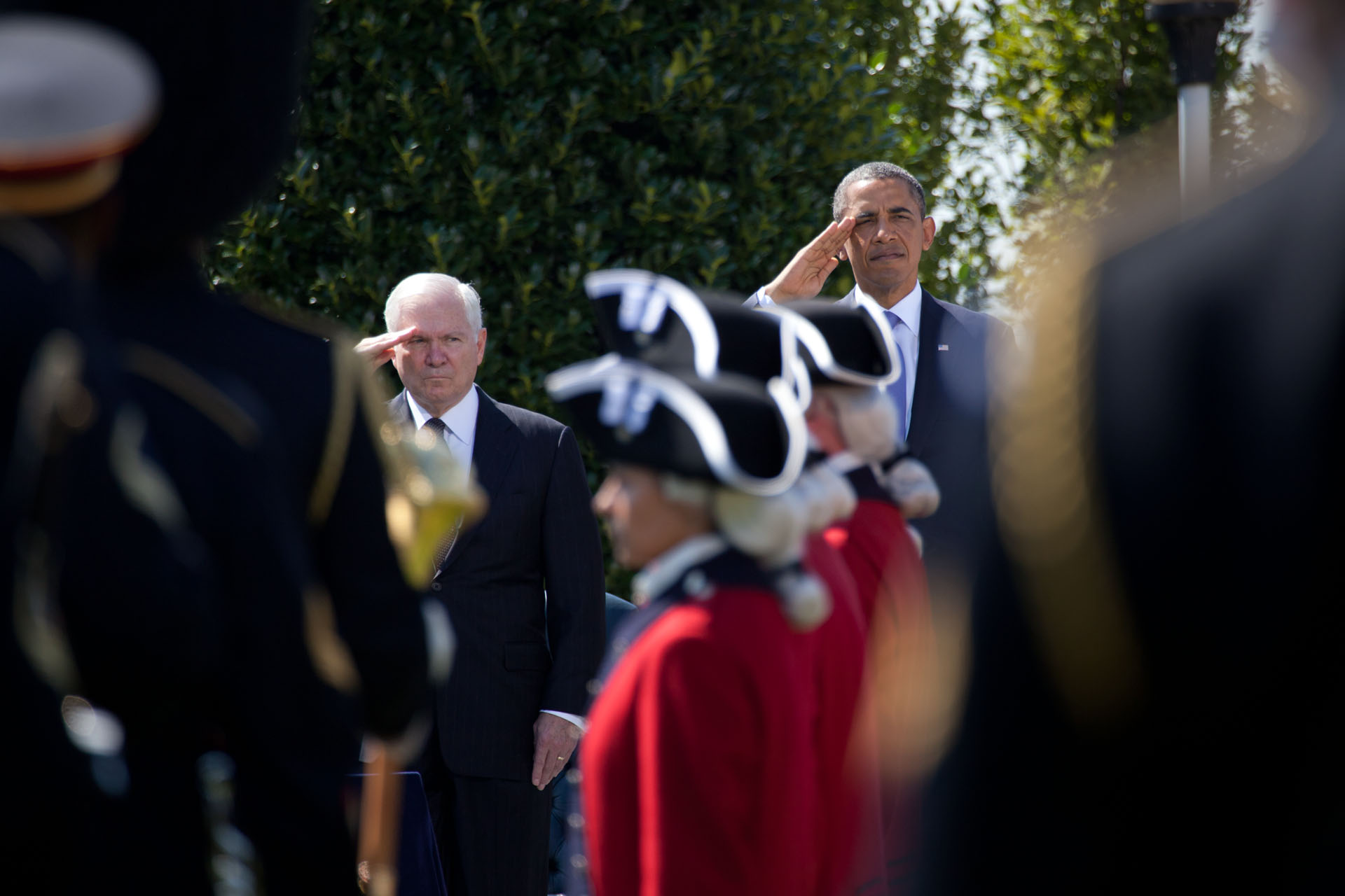 Secretary of Defense Robert M. Gates and President Barack Obama salute as the U.S. Army Old Guard Fife and Drum Corps 