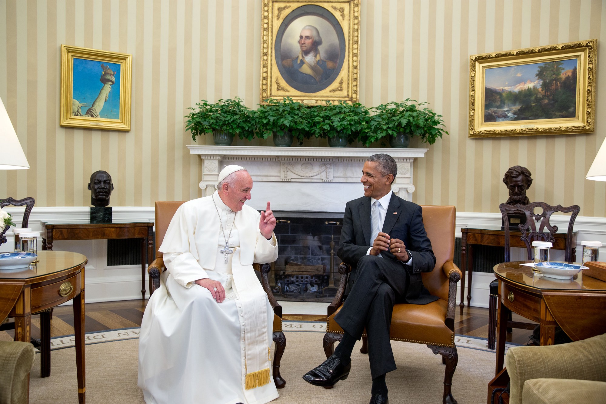 President Obama and Pope Francis talk before a meeting in the Oval Office. (Official White House Photo by Pete Souza)