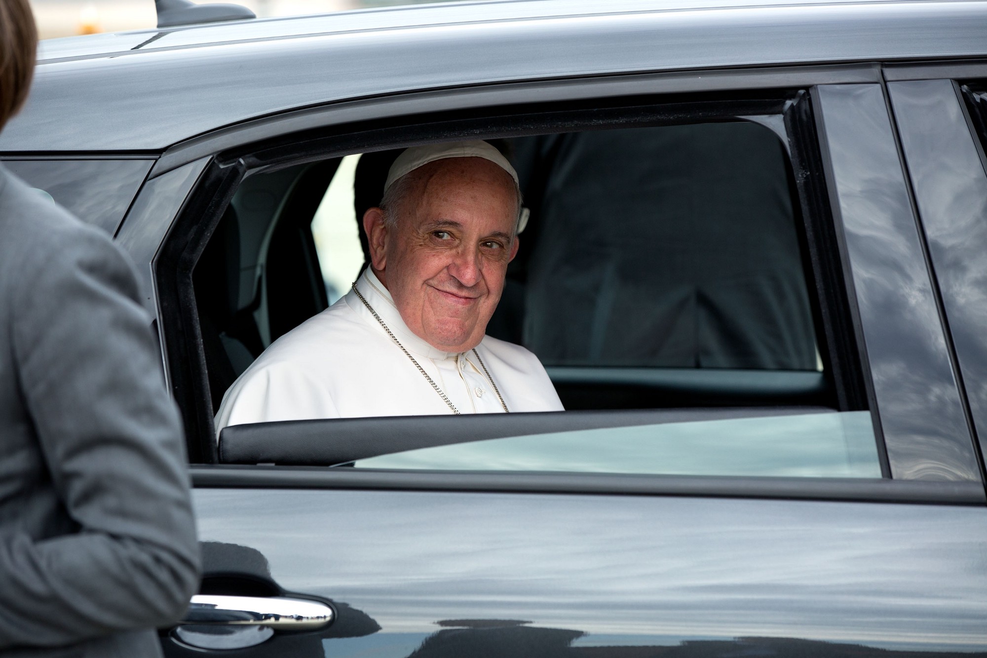 Pope Francis prepares to depart following his Arrival Ceremony. (Official White House Photo by Pete Souza)