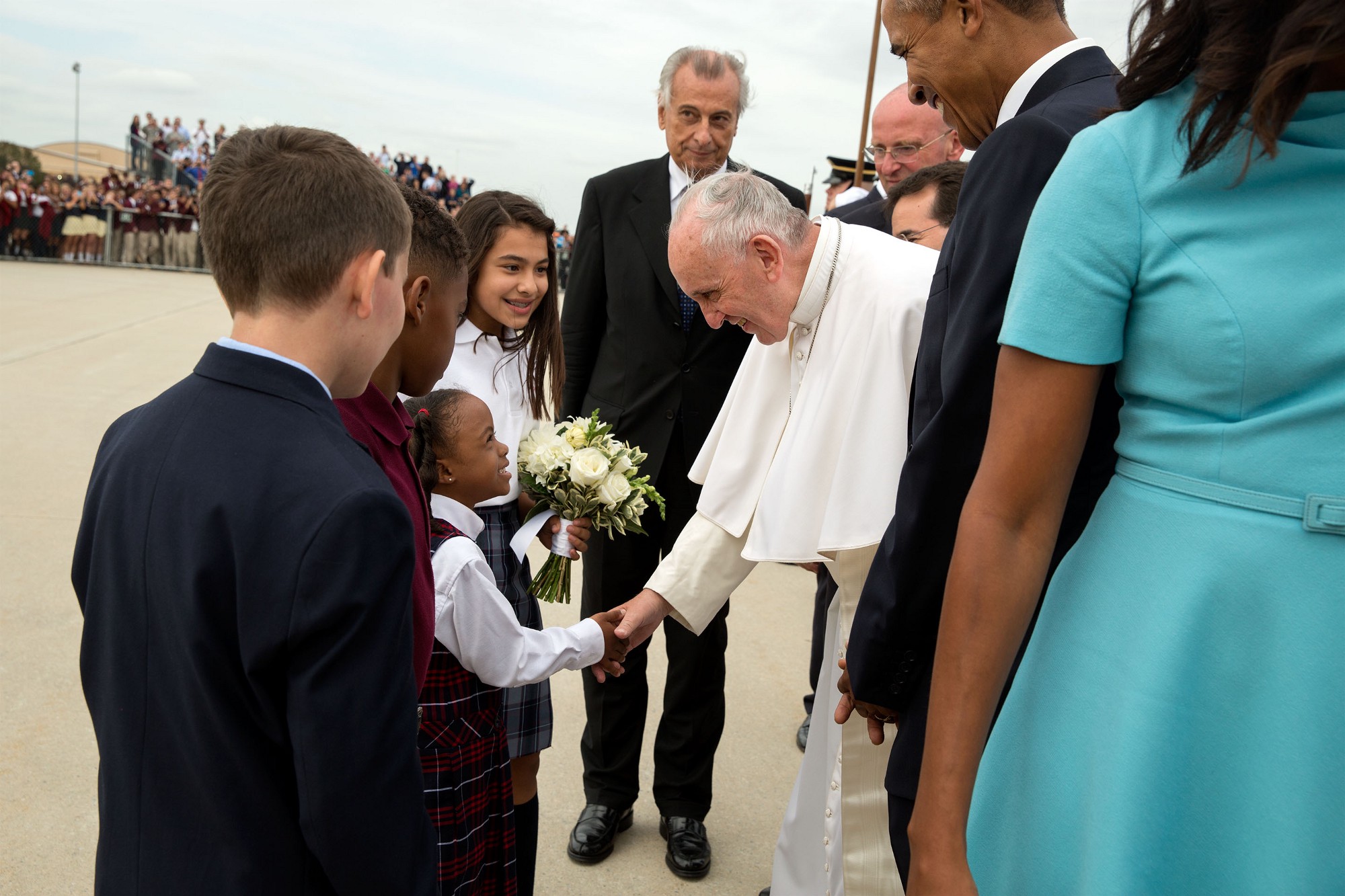 Pope Francis greets Catholic school children. (Official White House Photo by Pete Souza)