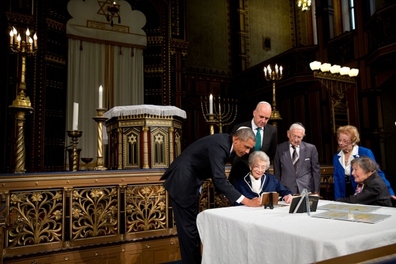 President Barack Obama and Swedish Prime Minister Fredrik Reinfeldt view possessions of Raoul Wallenberg at the Great Synagogue of Stockholm in Stockholm, Sweden