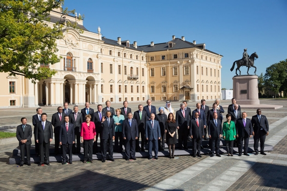 President Barack Obama stands with leaders for the group photo at the G-20 summit