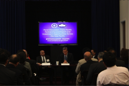 Participants at the Doing Business in Asia Forum listen to a panel discussion on trade and investment opportunities, May 20, 2013. 