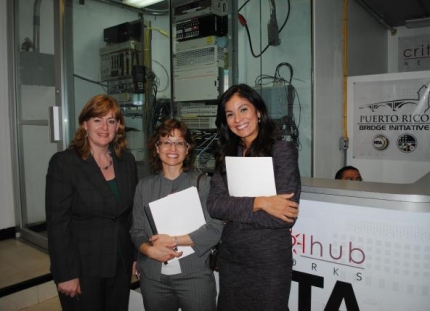 Karen Larson, Anna Gómez, and Leslie Ortíz