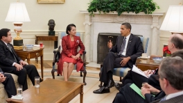 President Obama and President Gloria Macapagal-Arroyo Talk to the Press