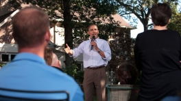 Discussing the Economy in Des Moines