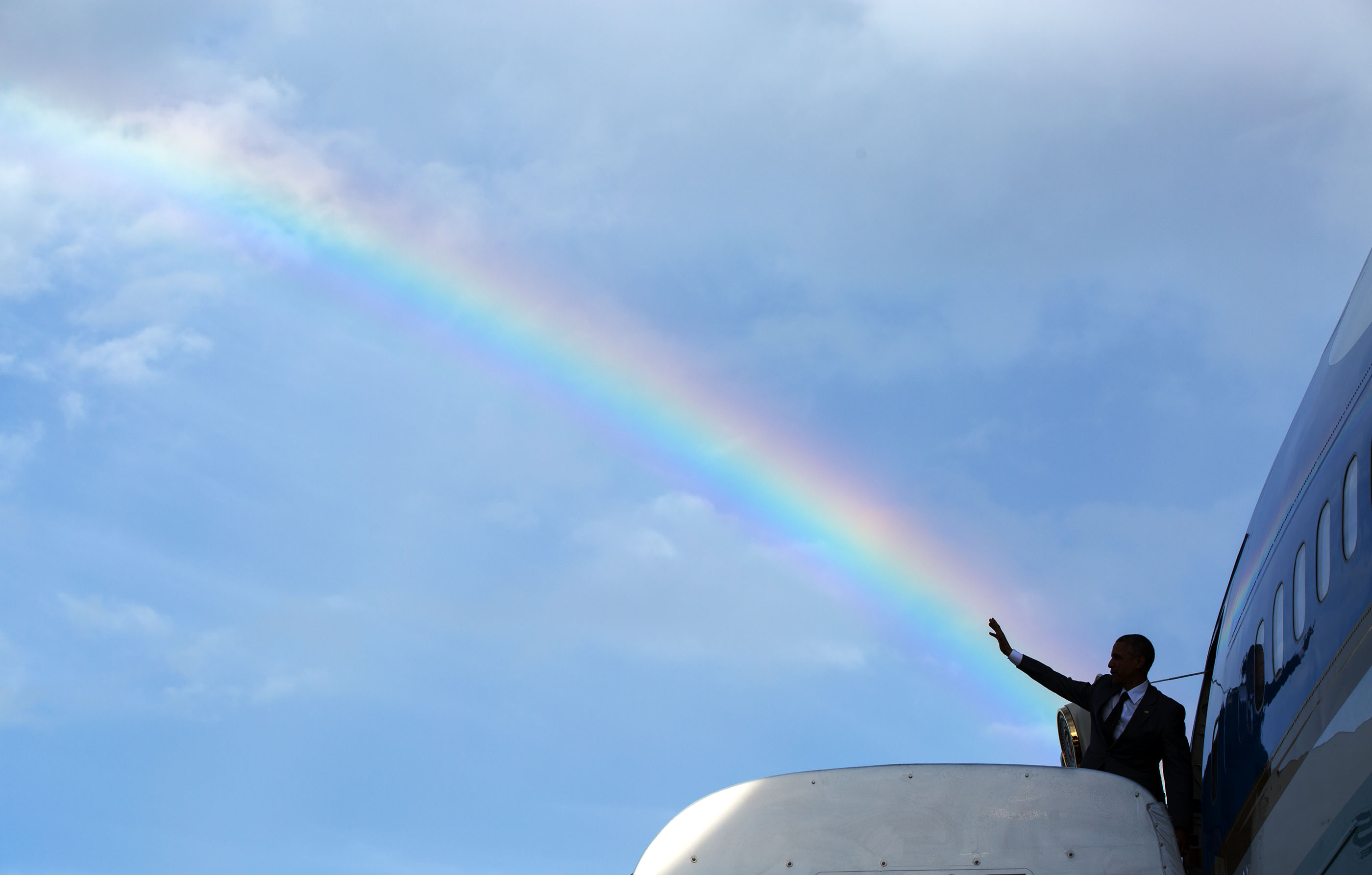 President Barack Obama boards Air Force One at Norman Manley International Airport prior to departure from Kingston, Jamaica en route to Panama City, Panama, April 9, 2015.  (Official White House Photo by Pete Souza)