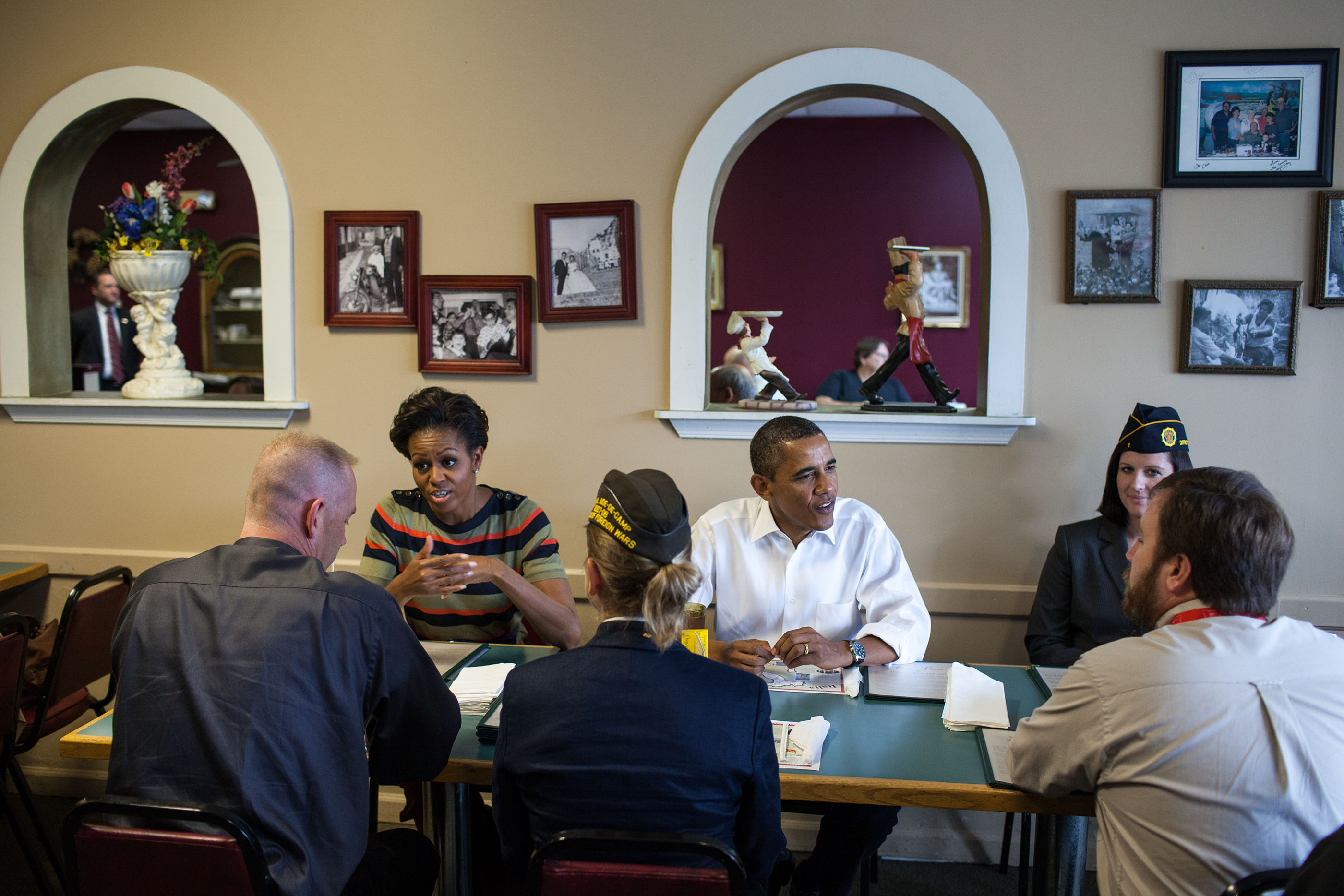 President Barack Obama and First Lady Michelle Obama have lunch with members of military service in Hampton, Va., Oct. 19, 2011. (Official White House Photo by Pete Souza)