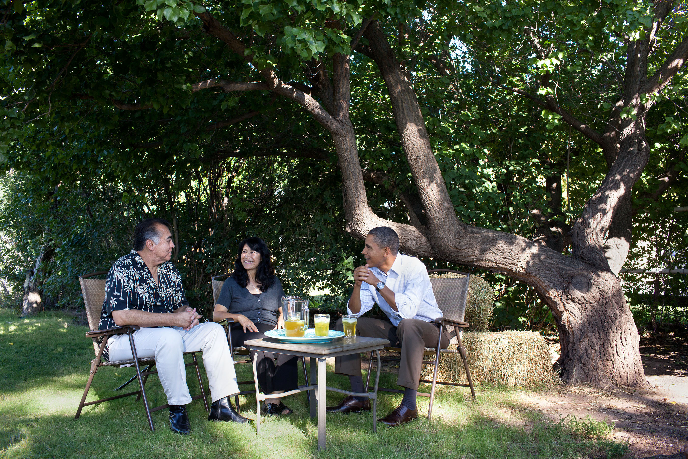 New Mexico, Sept. 28, 2010. Having lemonade with Andy and Etta Cavalier at their home in Albuquerque. (Official White House Photo by Pete Souza)