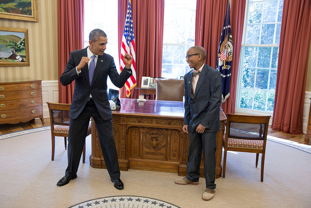 President Barack Obama spars with Jaren Paul Suber, a 14-year-old Make-A-Wish recipient