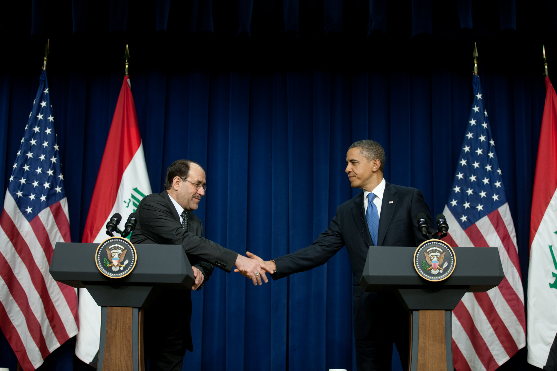 20111212 POTUS Maliki Handshake 