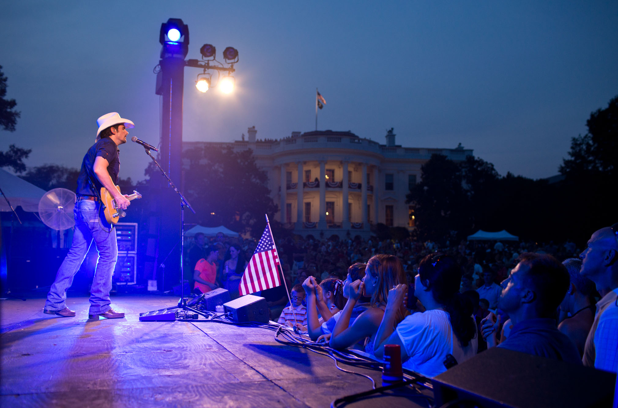 Brad Paisley performs on the South Lawn of the White House (July 4, 2012) 