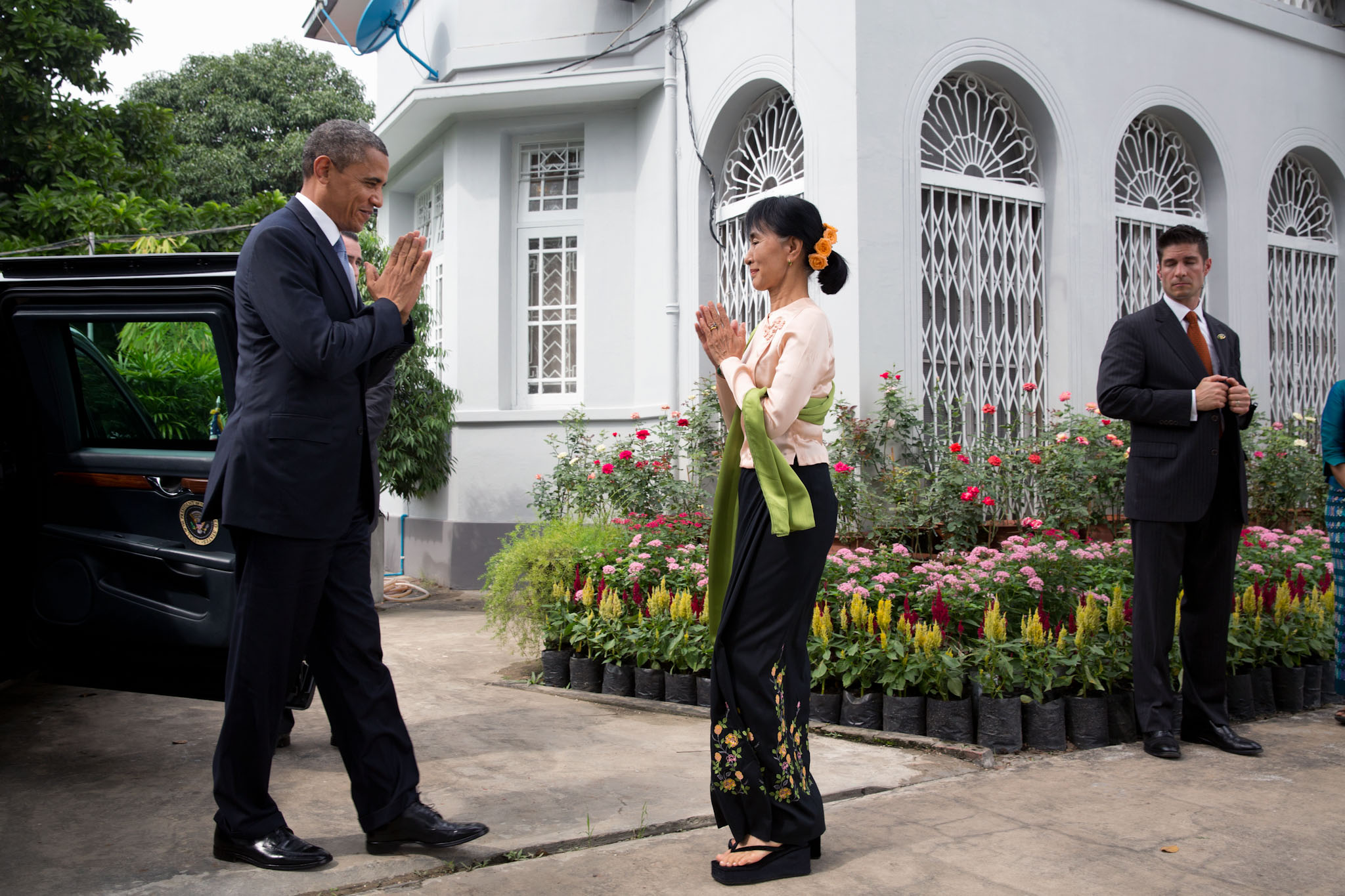 President Barack Obama greets Aung San Suu Kyi (November 19, 2012)