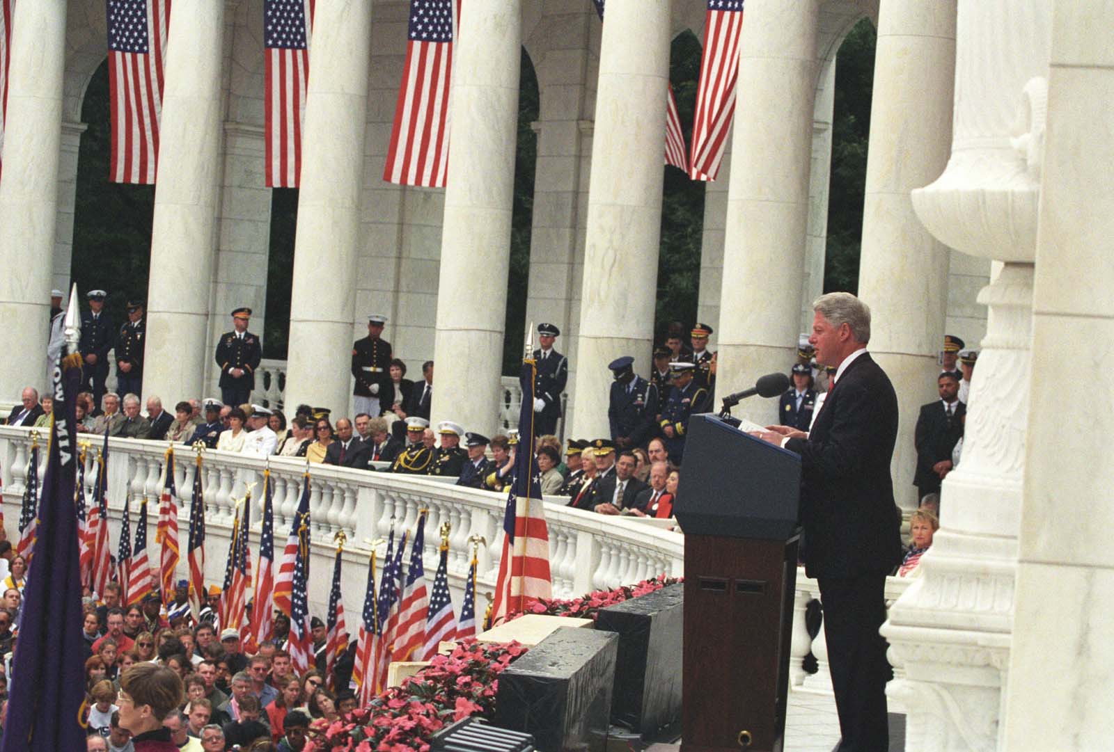 President Clinton attends Memorial Day services