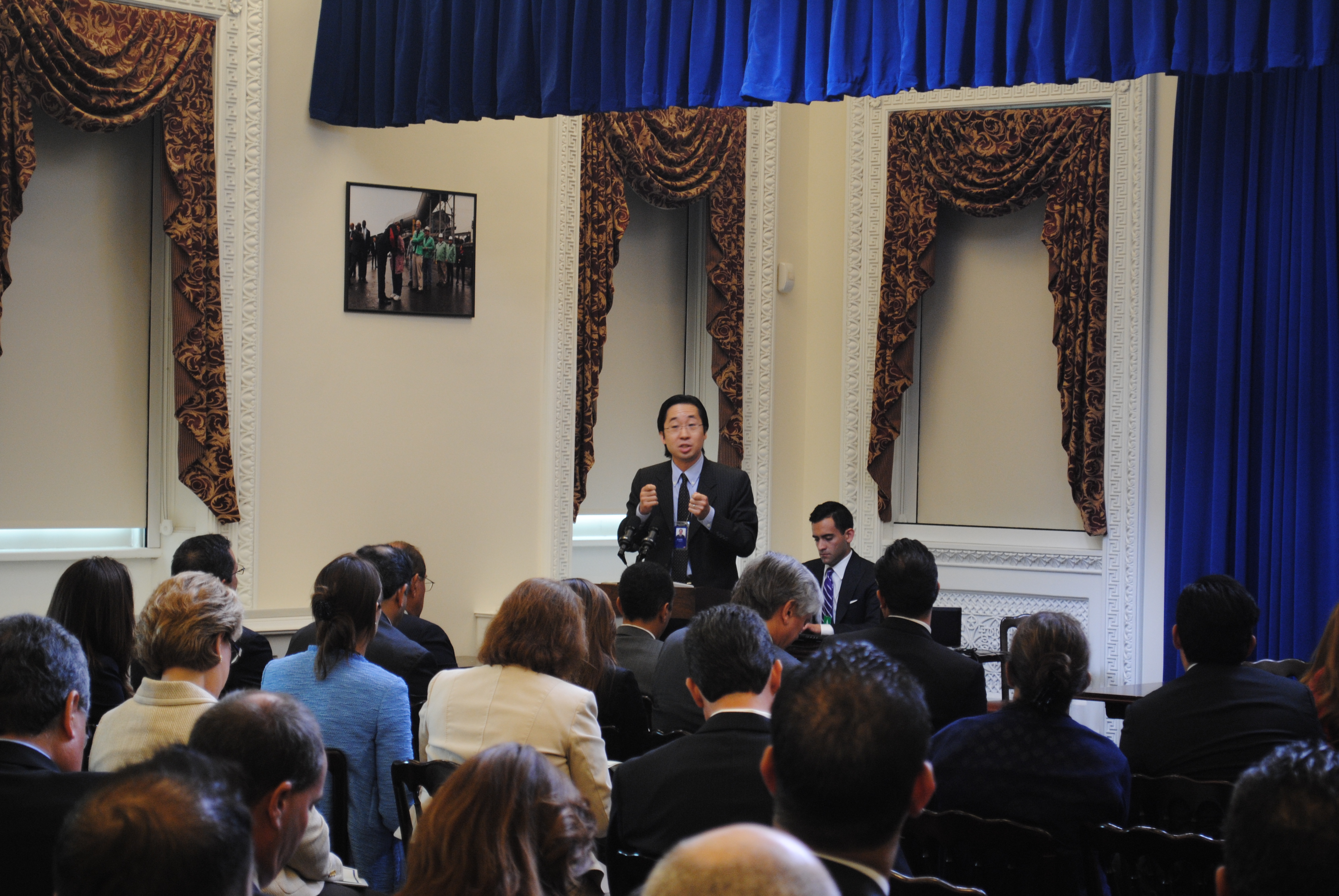 Todd Park, Asistente para el Presidente y Director de Tecnología de la Casa Blanca, habla durante una mesa redonda sobre 
