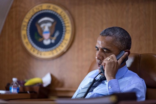 President Obama calls to President Poroshenko of Ukraine aboard Air Force One