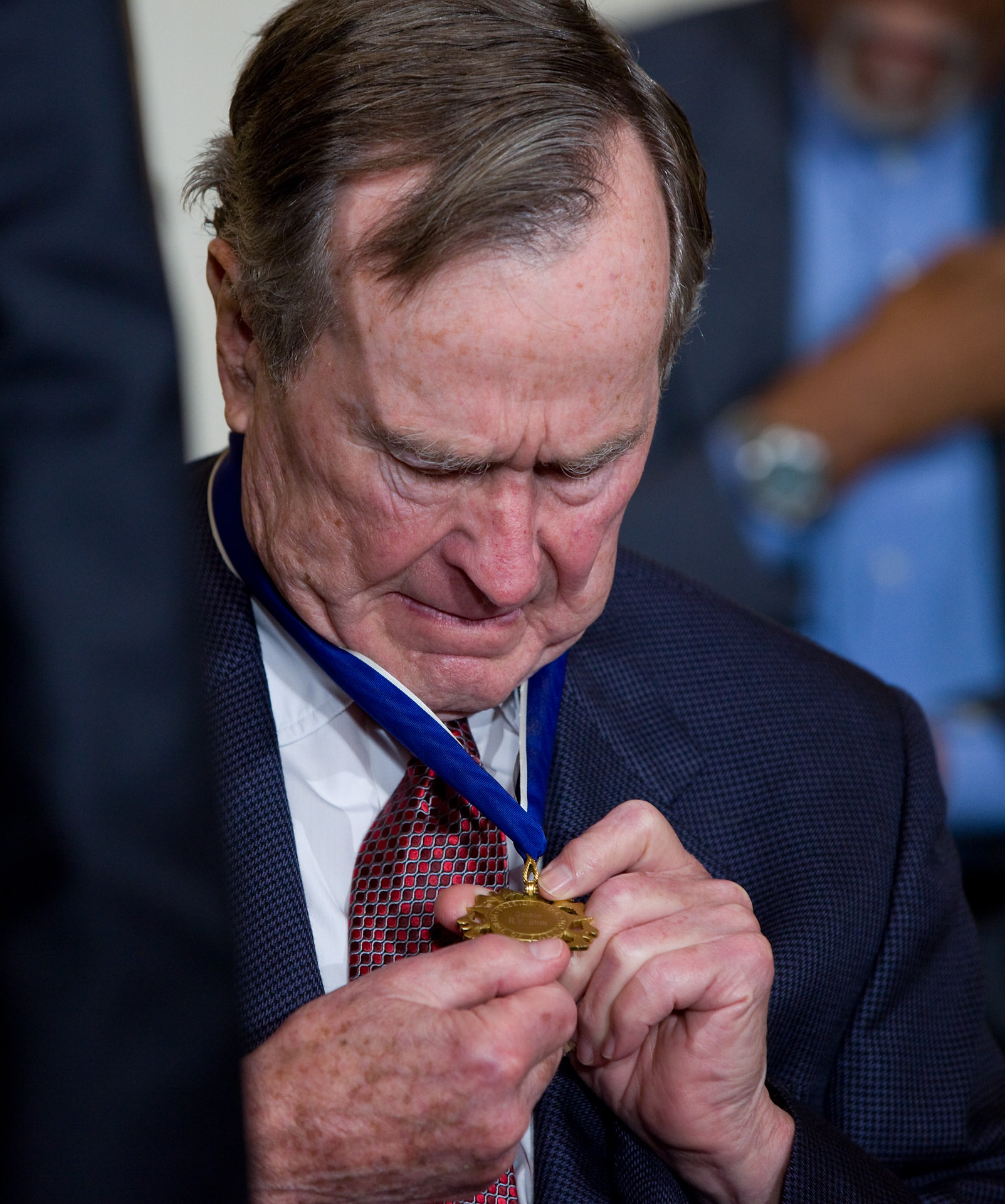 President Barack Obama awards the 2010 Presidential Medal of Freedom to Former President George H. W. Bush