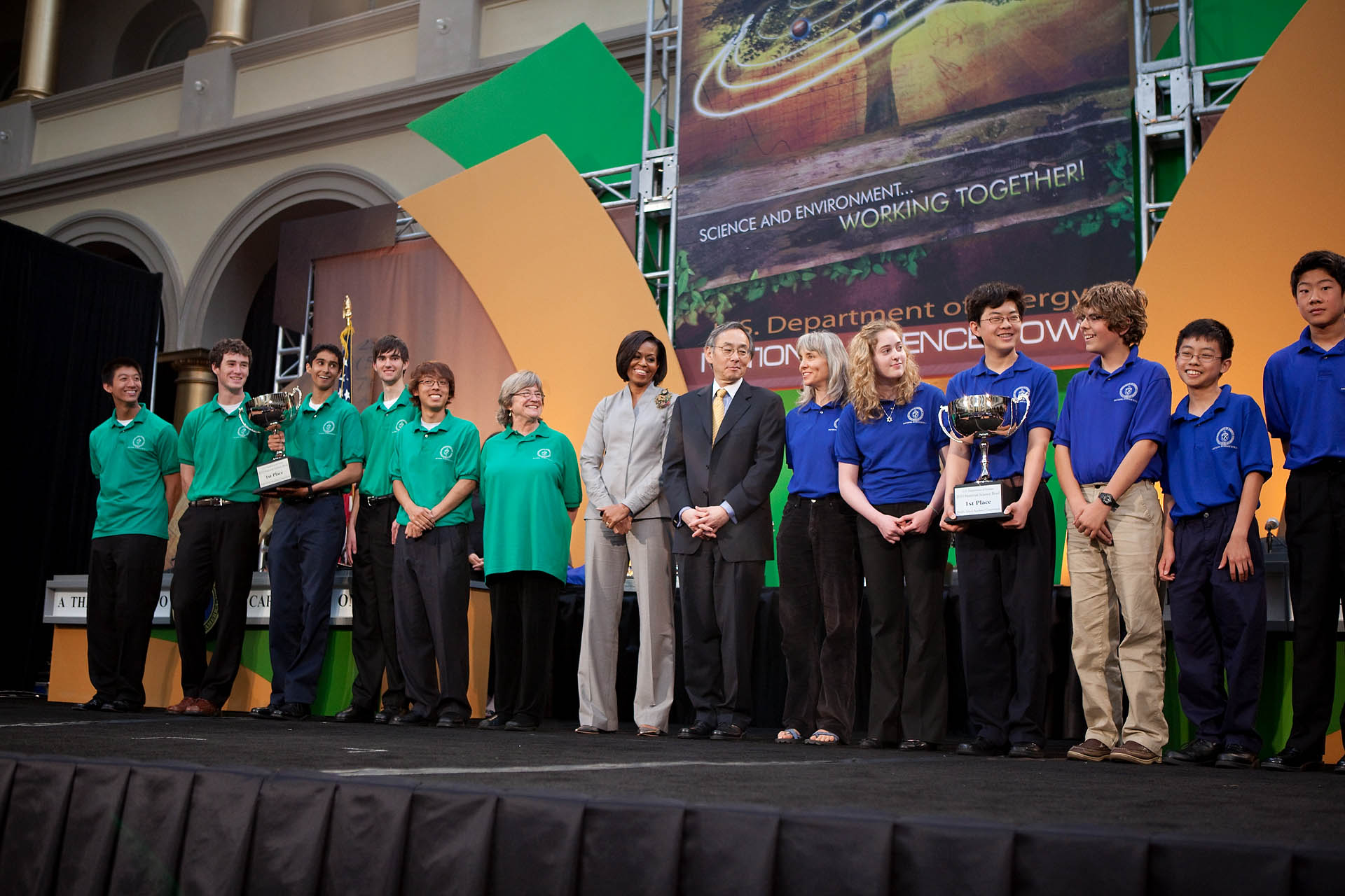 First Lady Michelle Obama and Energy Secretary Steven Chu with the winning teams