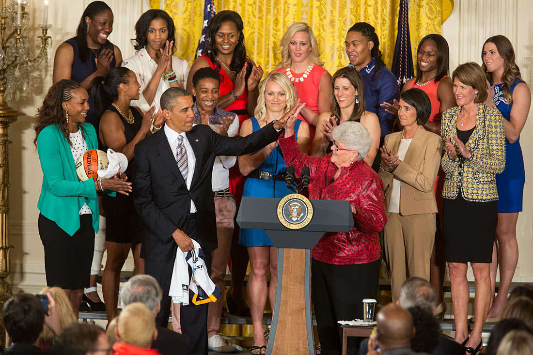 President Barack Obama welcomes the WNBA Champion Indiana Fever