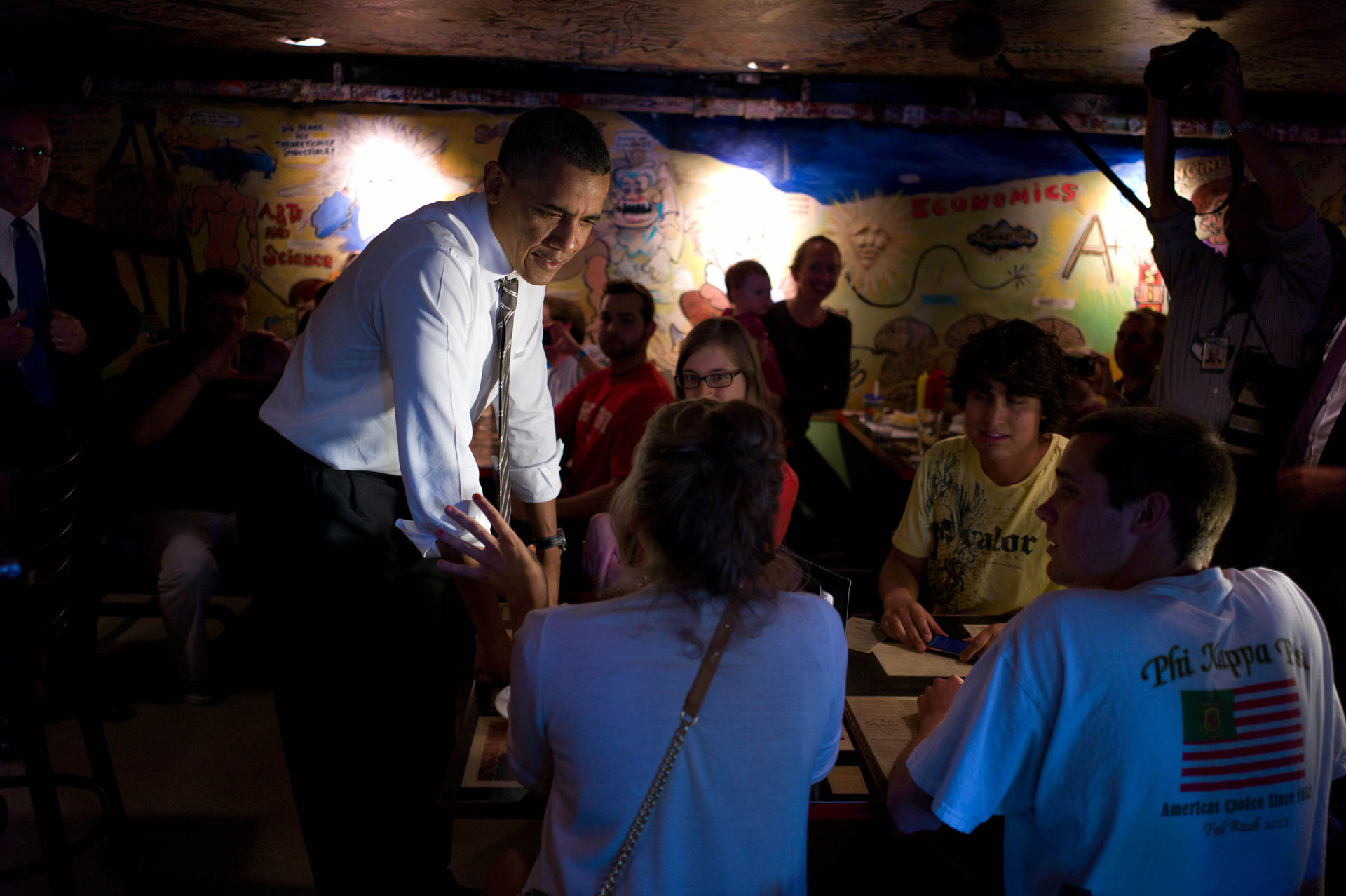 President Obama talks to patrons at the Sink in Boulder, Colo