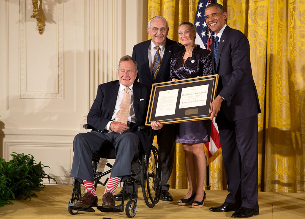 President Barack Obama and former President George H. W. Bush present the 5,000th Daily Point of Light Award to Outreach Inc. co-founders