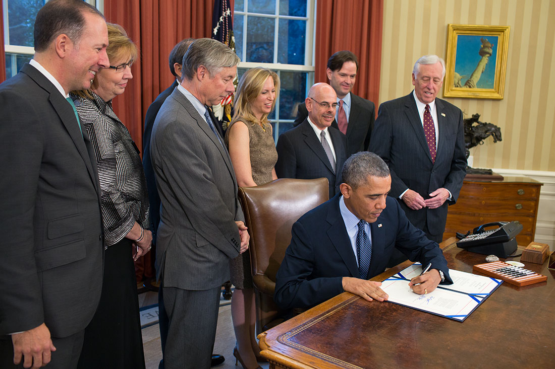 President Barack Obama signs H.R. 2094, the School Access to Emergency Epinephrine Act