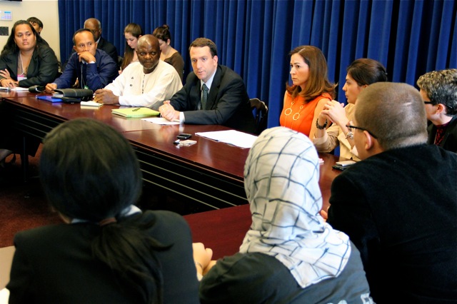 Jon Carson speaking with group on Volunteerism