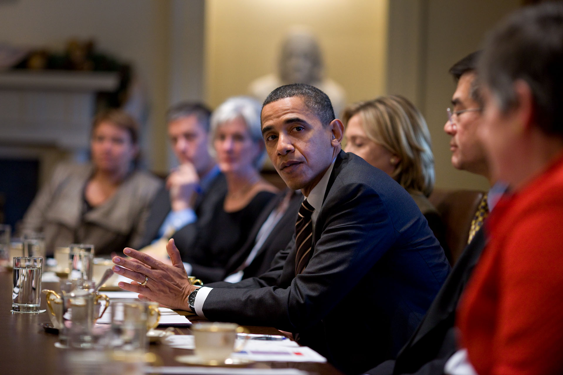 The President Convenes the Cabinet on December 8th, 2010