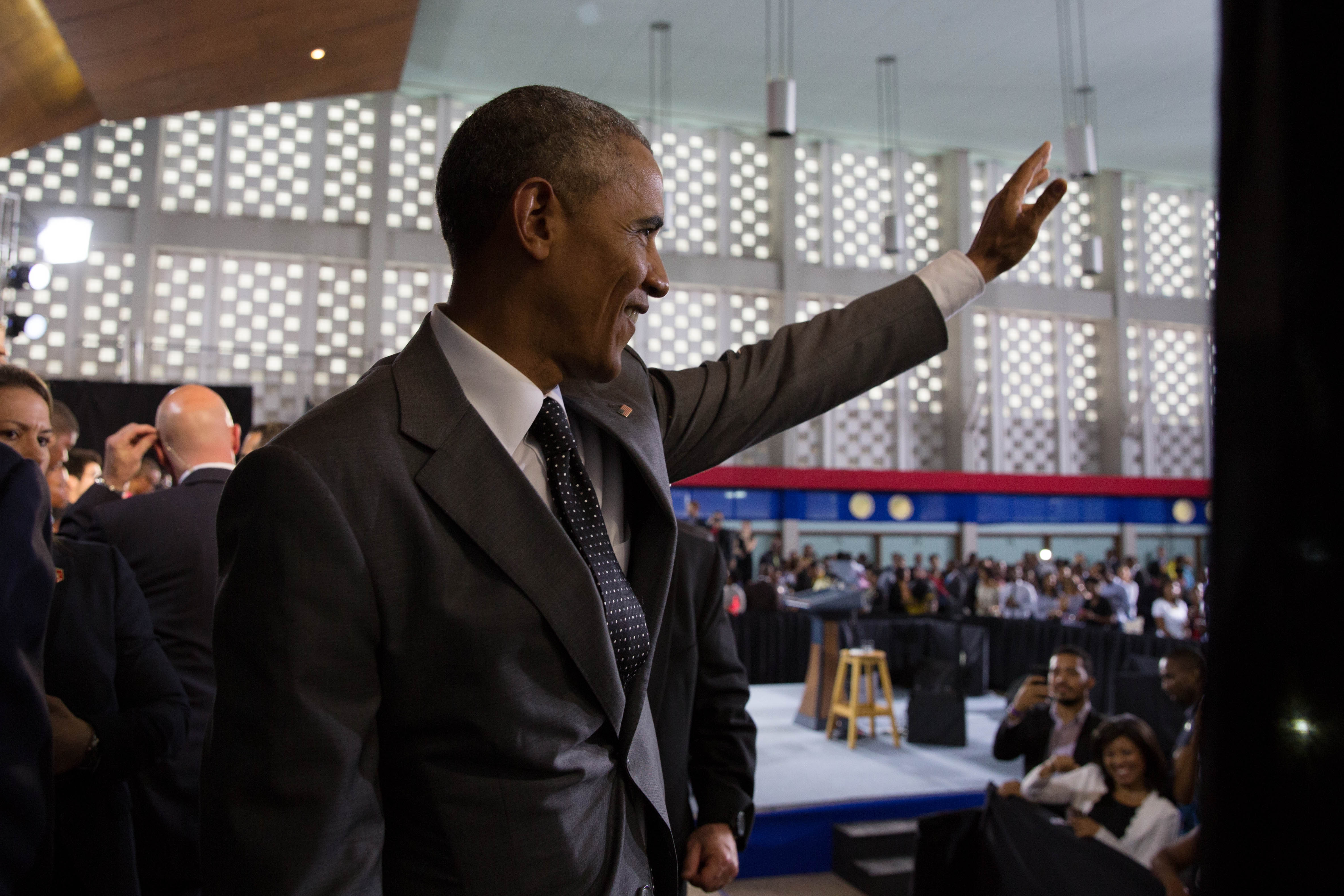 President Obama Waves Goodbye to Young Leaders of the Americas