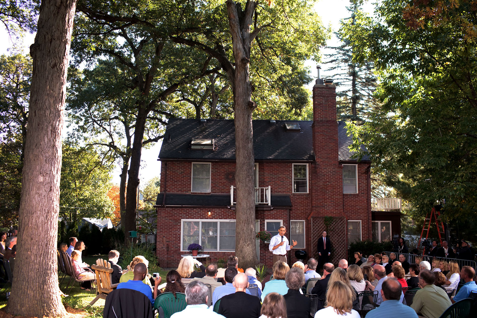 President Barack Obama Holds a Discussion on the Economy with Neighborhood Families in the Backyard of Jeff and Sandy Clubb's Home in Des Moines, Iowa 2