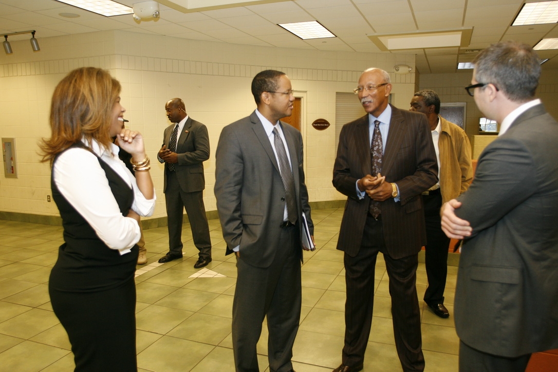 Michael Strautmanis meets with Mayor Dave Bing in Detroit