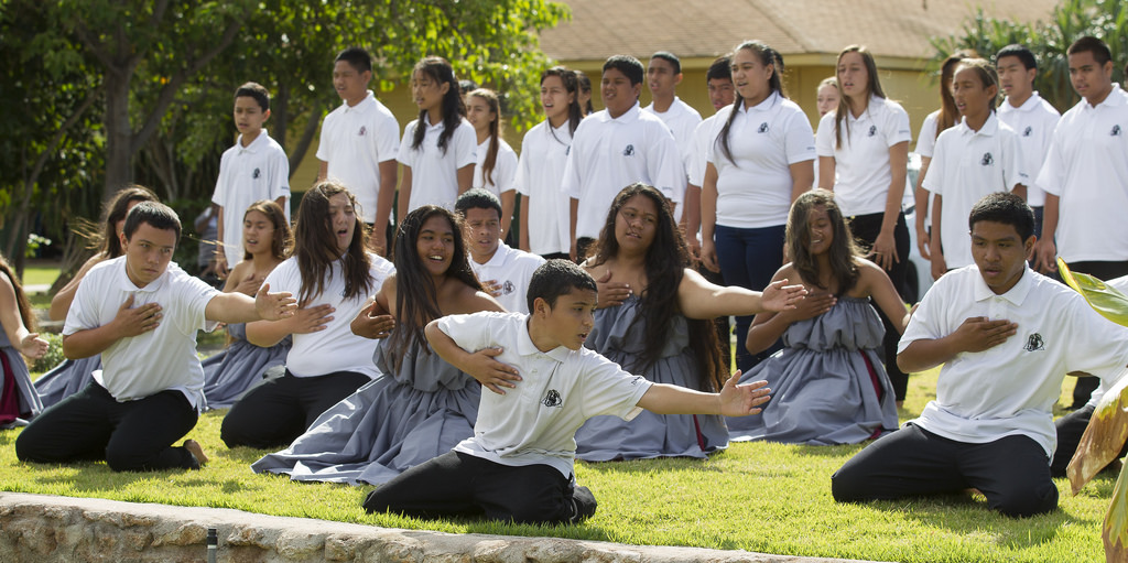 Students Perform the Hula for Secretary Duncan