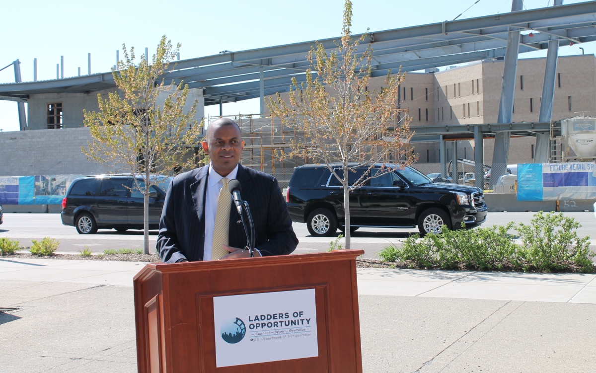 Secretary Foxx launches LadderSTEP in Indianapolis. (Photo by Sean Northup, Indianapolis MPO)