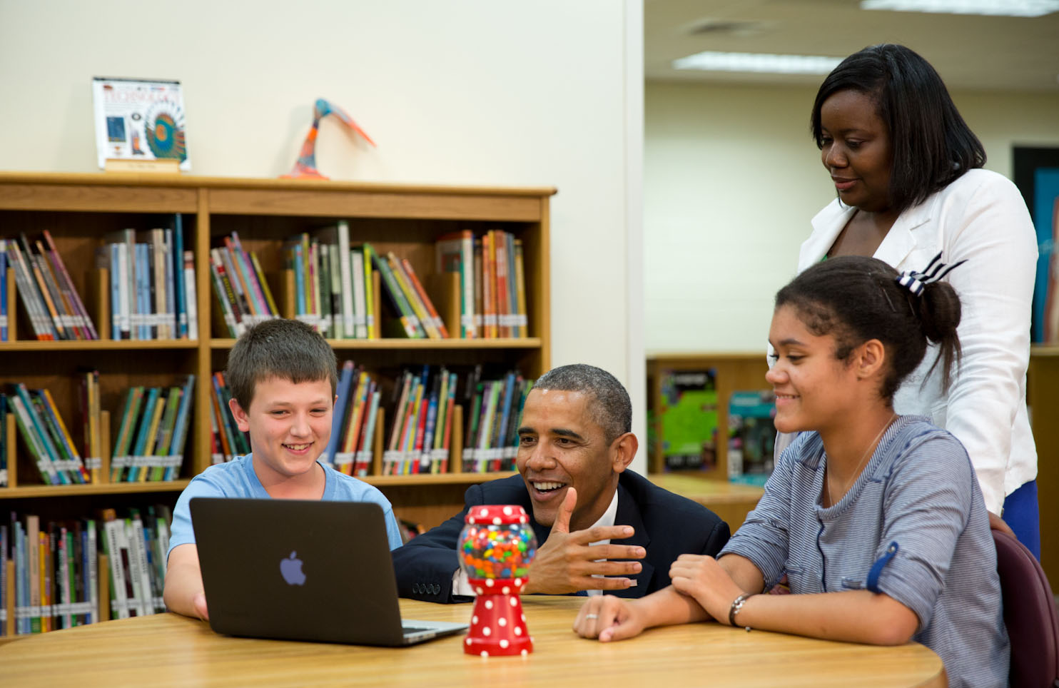 President Barack Obama views student projects created on laptops during a tour at Mooresville Middle School