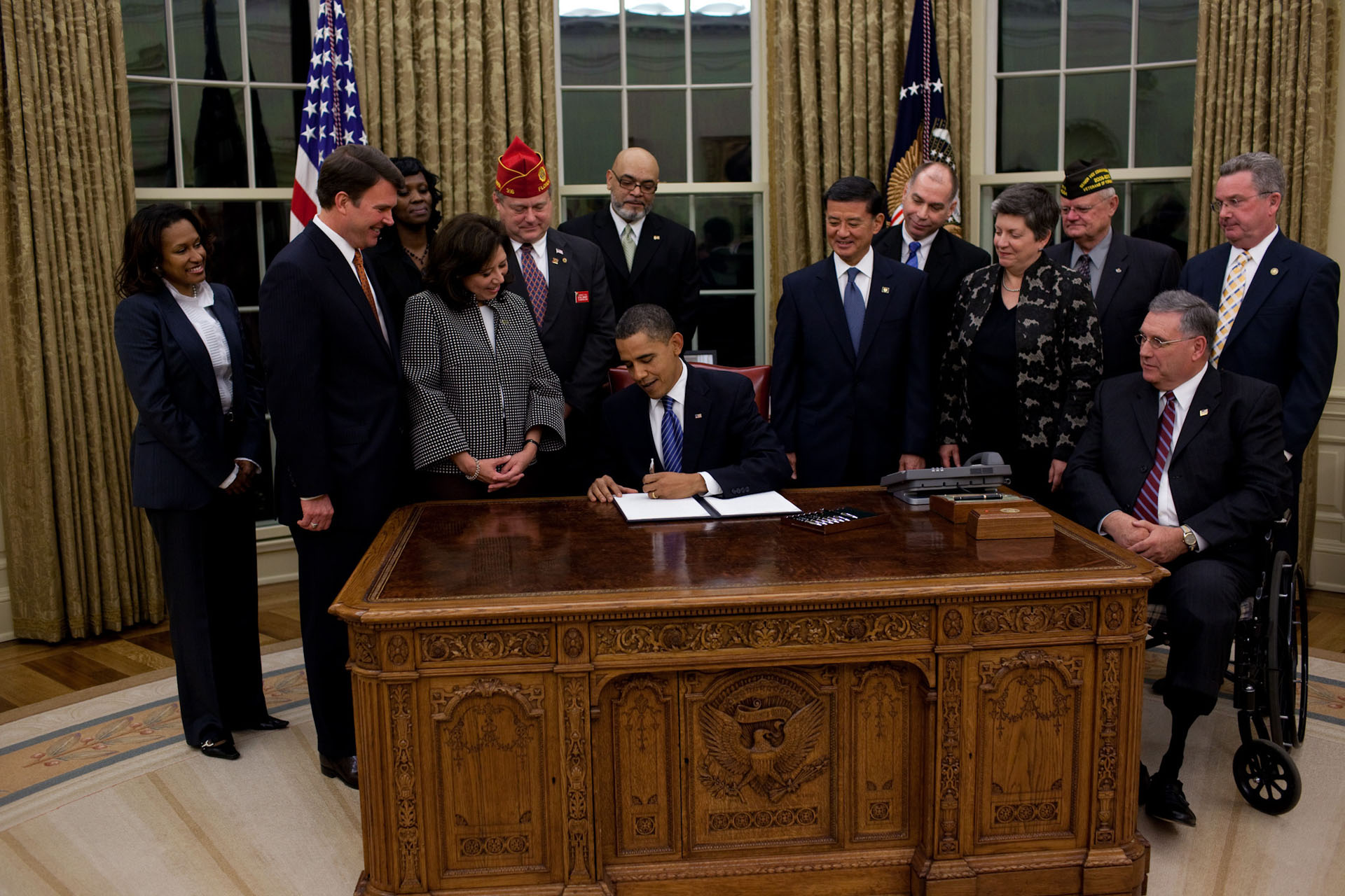 Signing the Executive Order on Veterans Employment