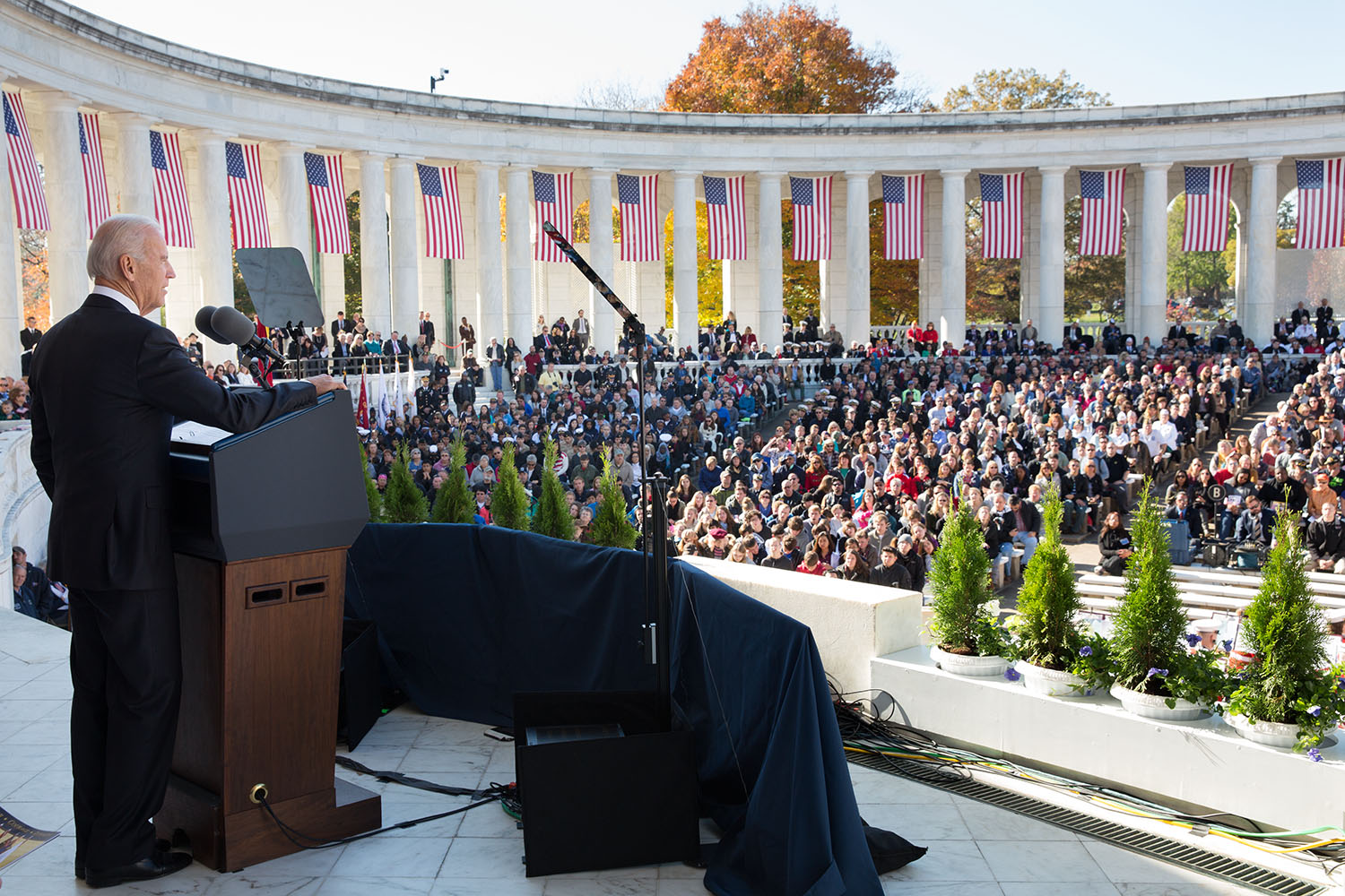 Banks open veterans day