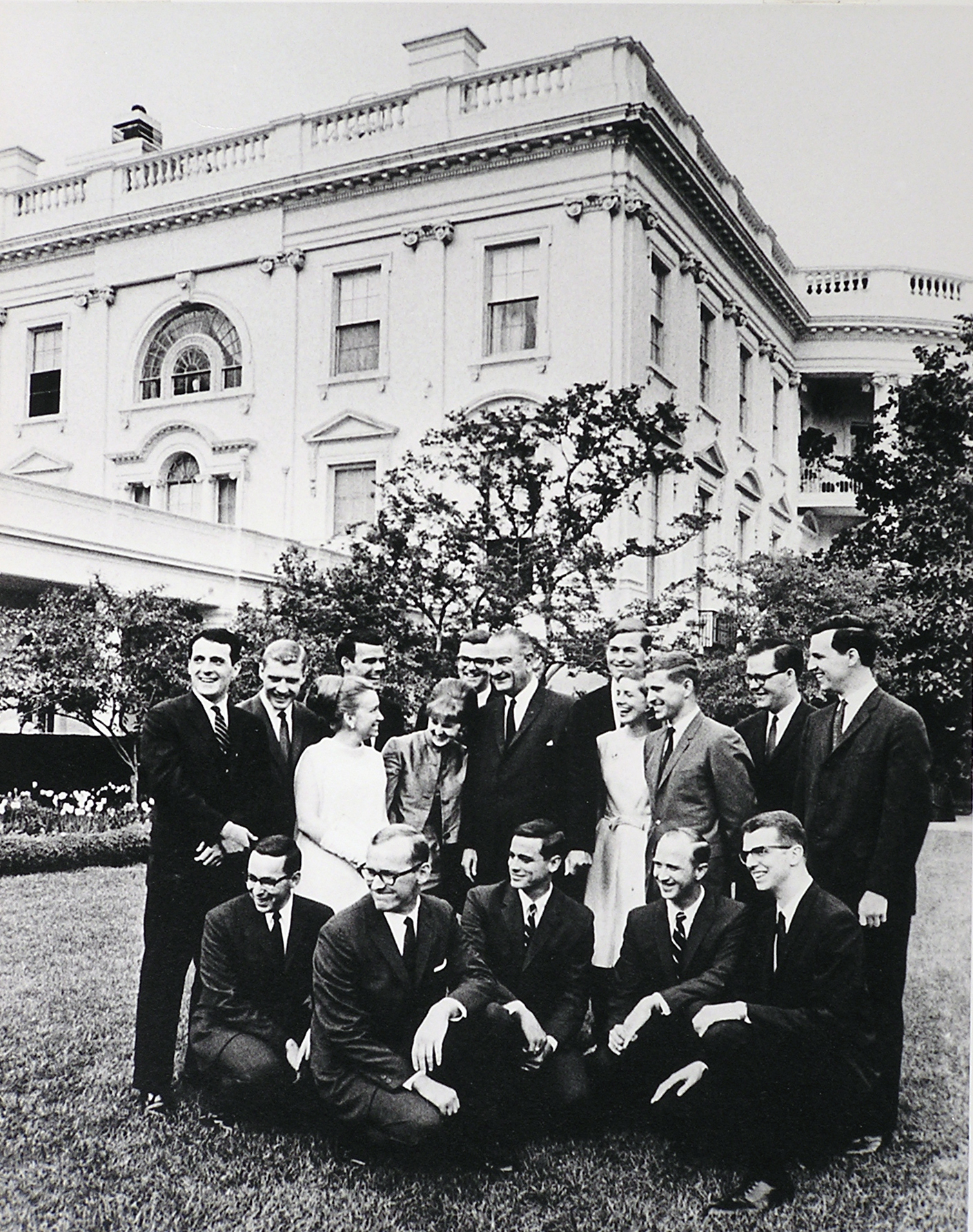 The 1967-1968 class of White House Fellows poses with President Lyndon B. Johnson