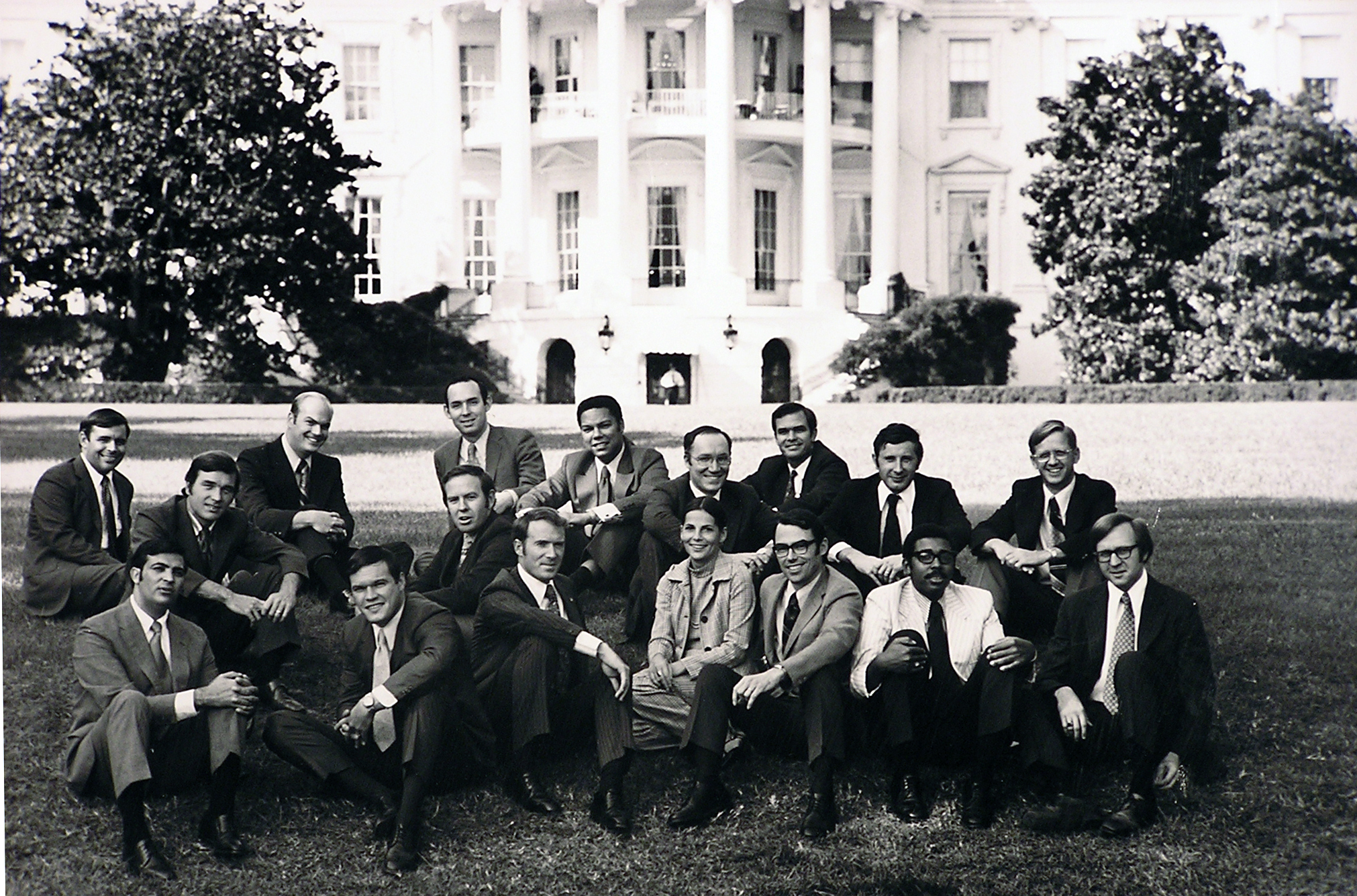 The 1972-1973 class of White House Fellows poses on the South Lawn
