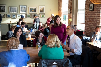 President Obama has lunch with Sen. Barbara Mikulski, Amanda Rothschild, Mary Stein, and Morvika "Vika" Jordan