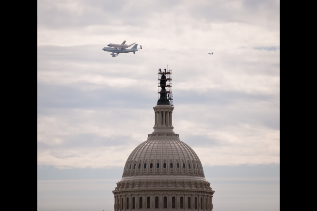 Space Shuttle Discovery Dc Fly Over 201204170044hq The White House