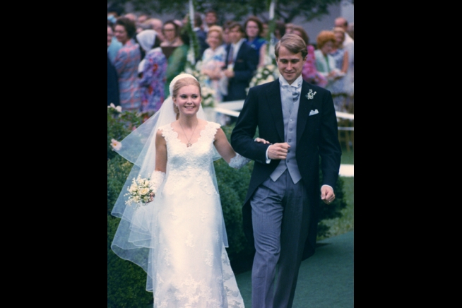 President And Mrs Richard Nixons Daughter Tricia Married Edward Finch Cox In A Rose Garden 8944