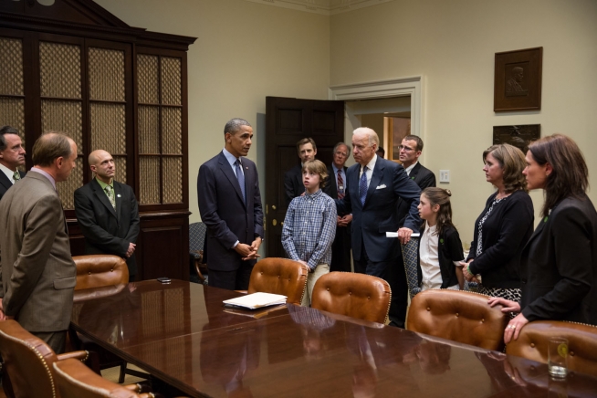 President Obama and Vice President Biden Meet with Sandy Hook Families ...