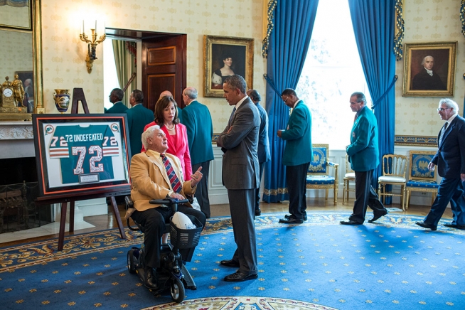 President Obama meets with 1972 Dolphins - All Photos 