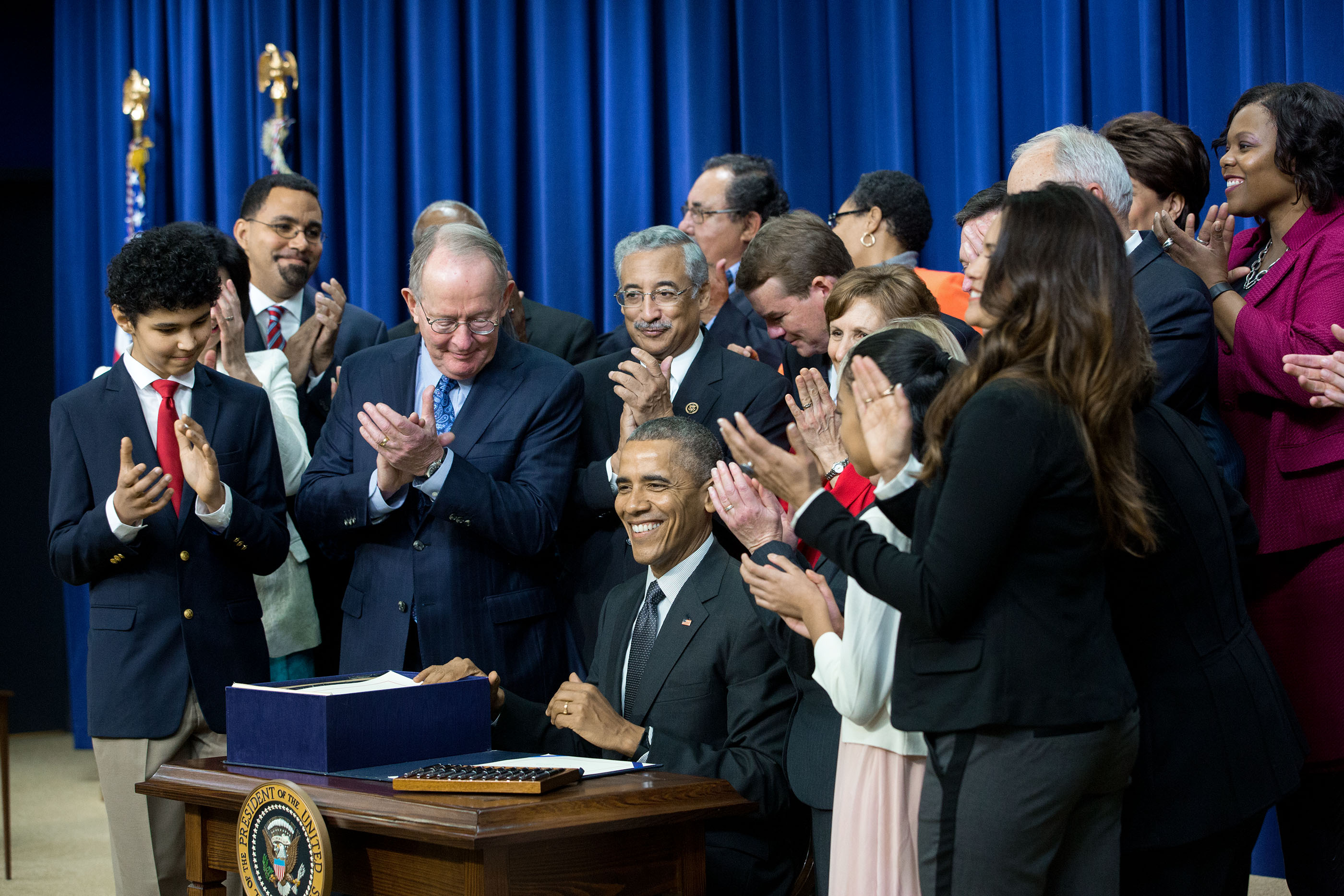 What is a basic requirement of the no child left behind act passed by congress in 2002?