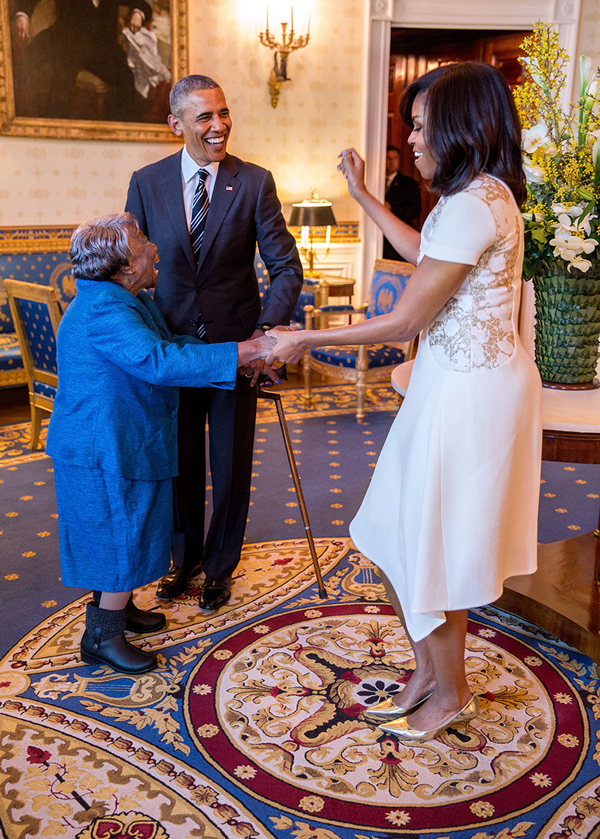 President Obama meets Virginia McLaurin