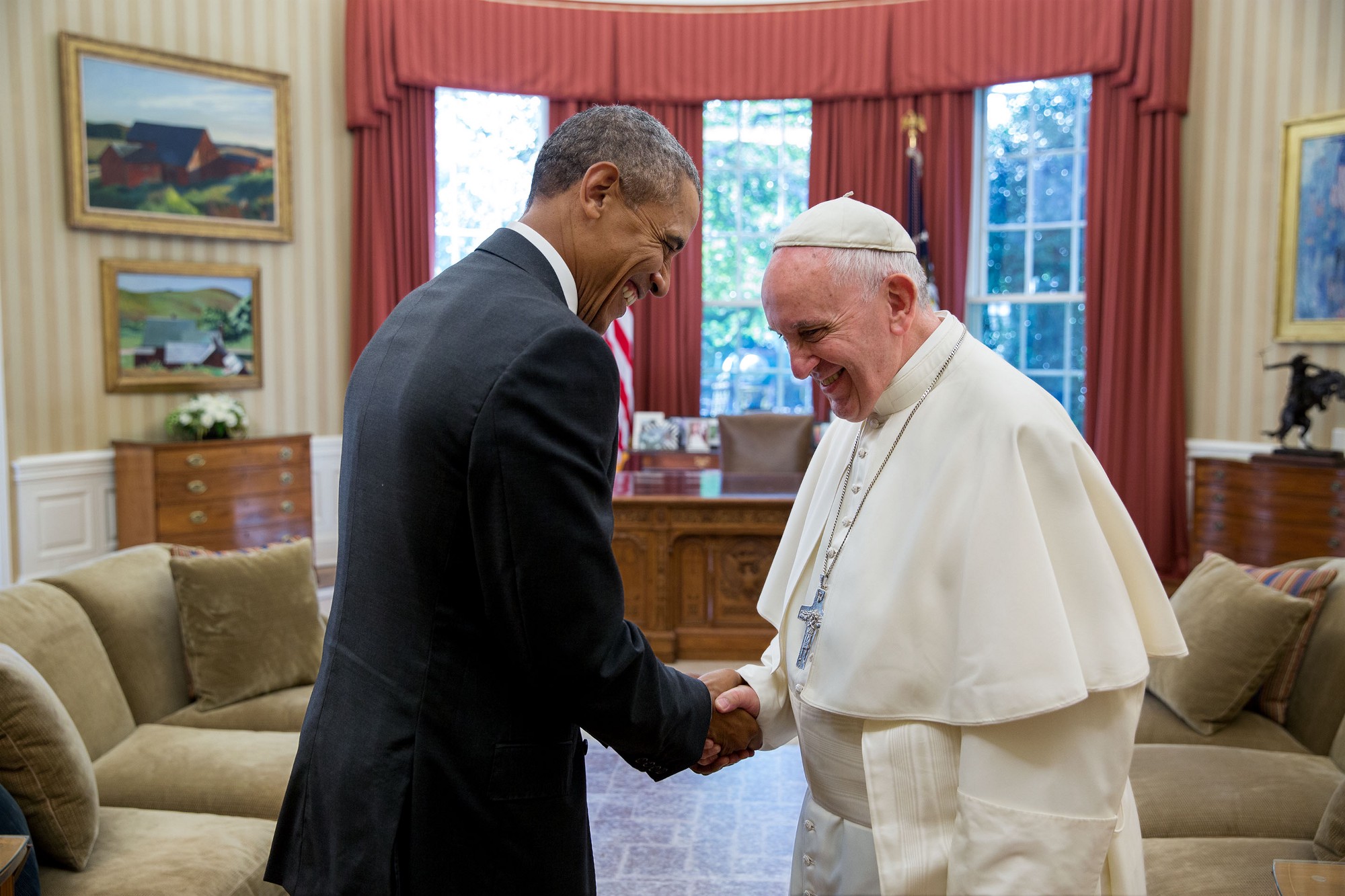 The President and Pope Francis conclude their meeting. (Official White House Photo by Pete Souza)