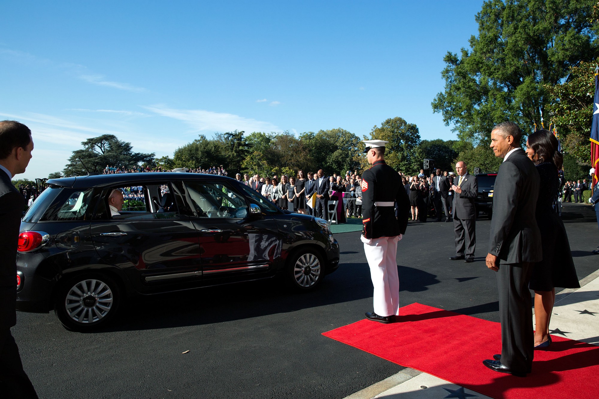 President Obama and the First Lady wait to greet Pope Francis as he arrives. (Official White House Photo by Pete Souza)